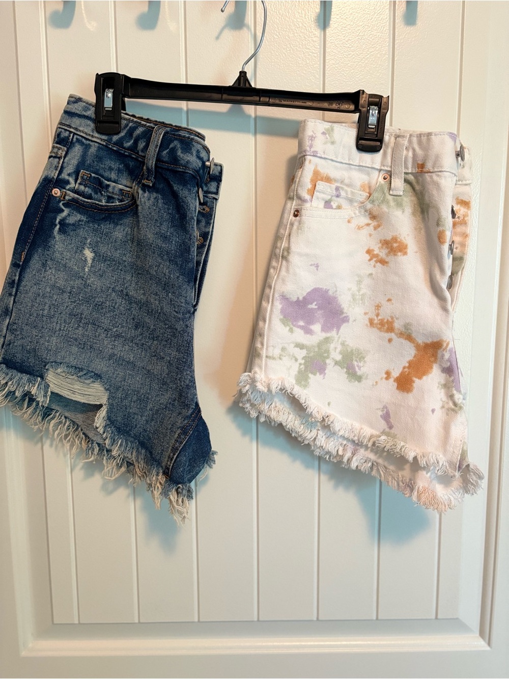 Women’s Frayed Hem Tie-Dye Denim Shorts - White Multi